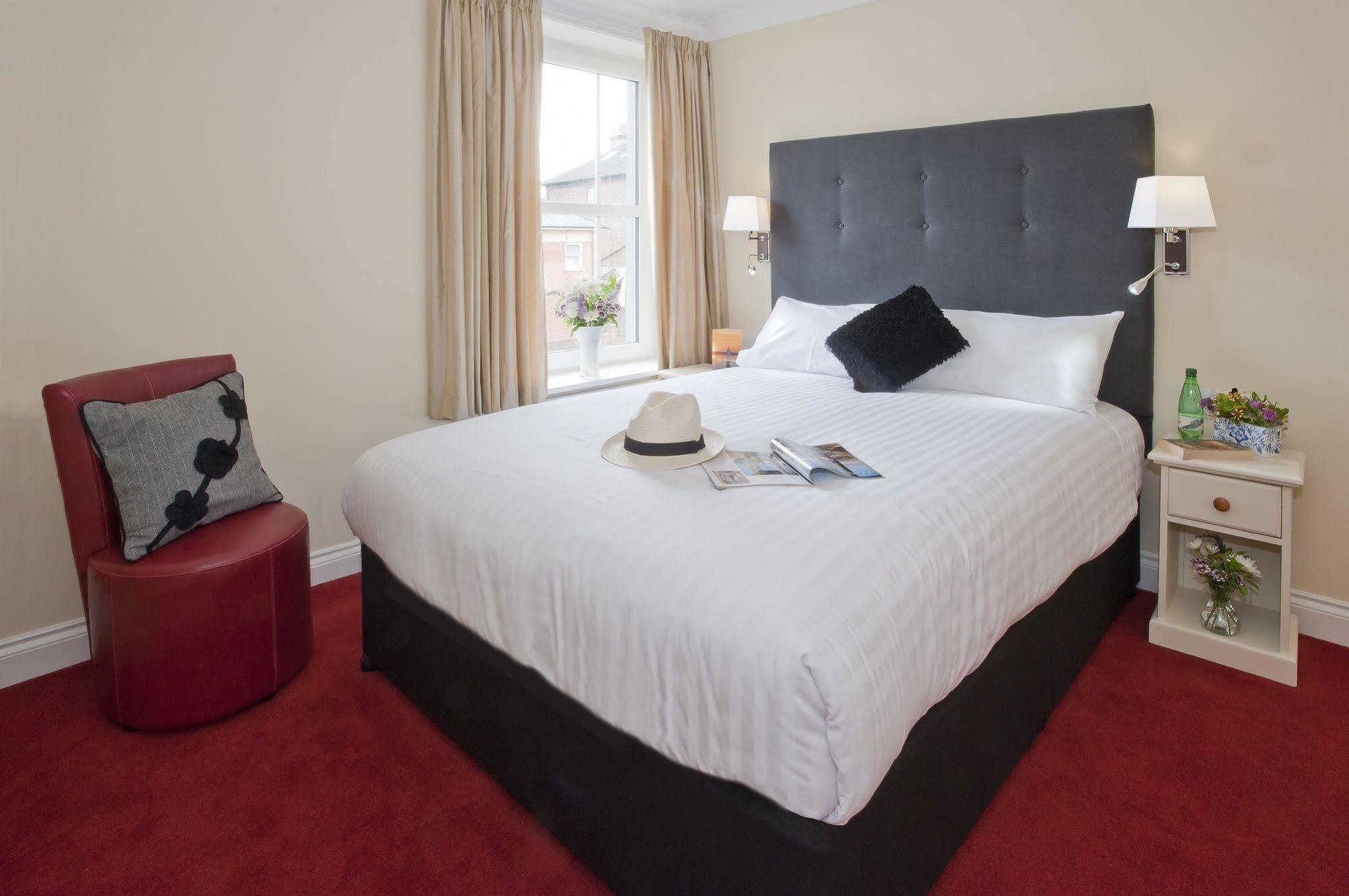 Peartree Serviced Apartments ソールズベリー エクステリア 写真