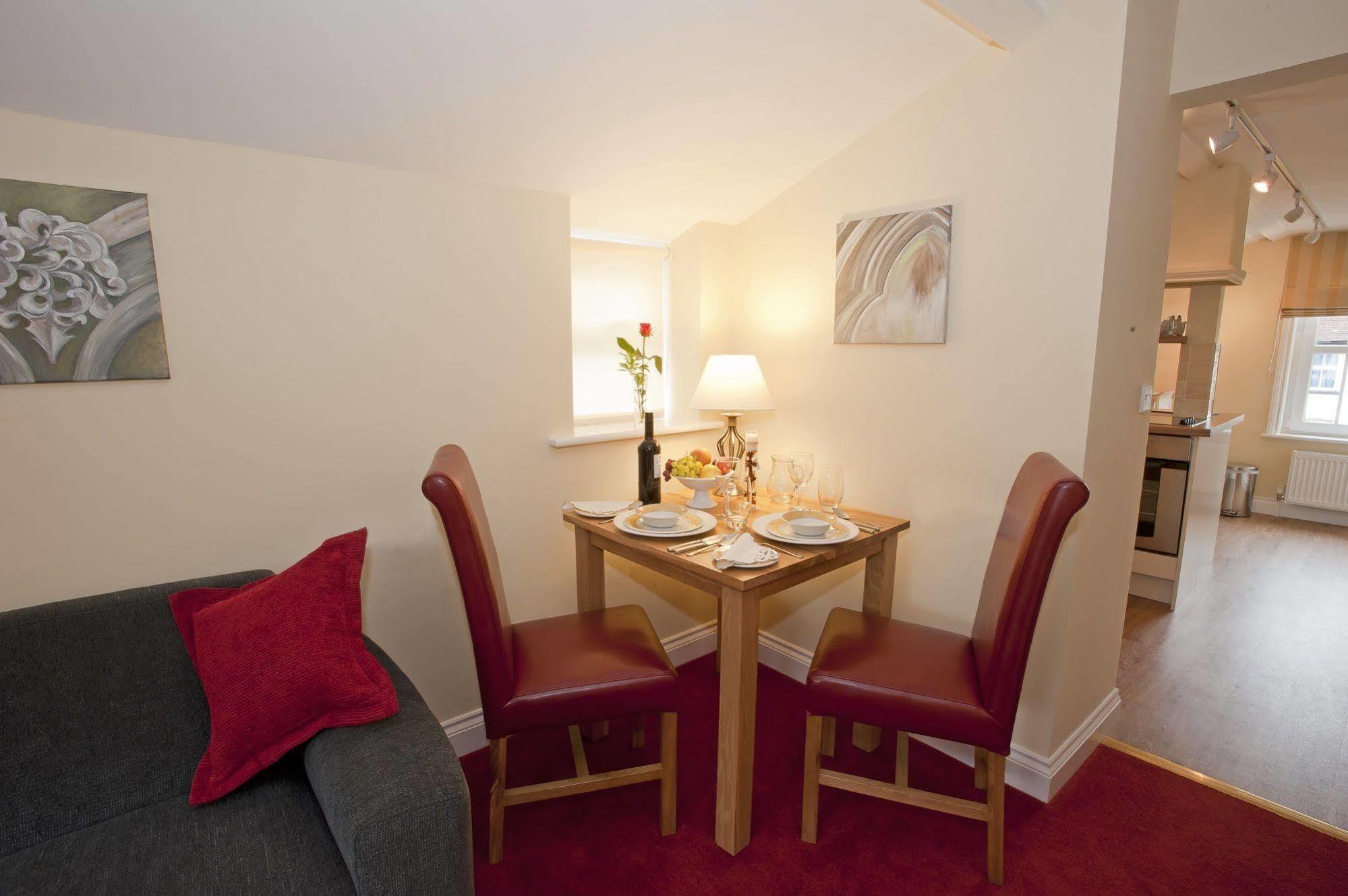 Peartree Serviced Apartments ソールズベリー エクステリア 写真